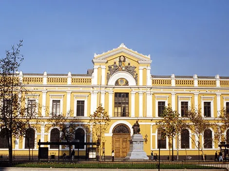 Escándalo de tesis acusadas apología a la pedofilia llega al Congreso