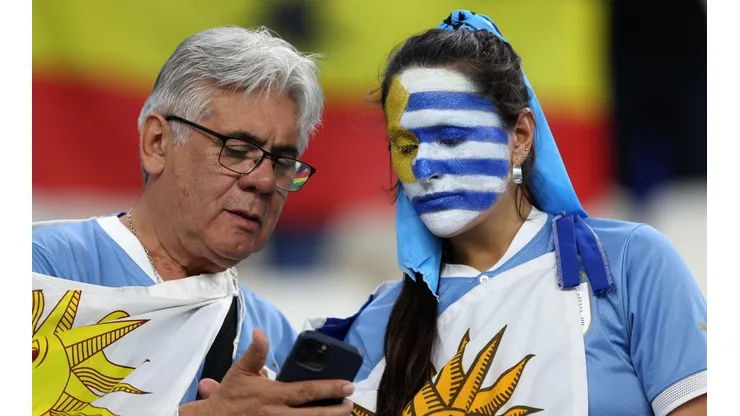 ¿Cuántas copas tenés, Uruguay? La polémica con la FIFA por las estrellas en el escudo charrúa.