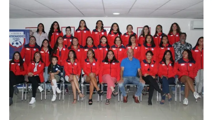 Curso de Capacitación y Especialización en Fútbol Femenino.