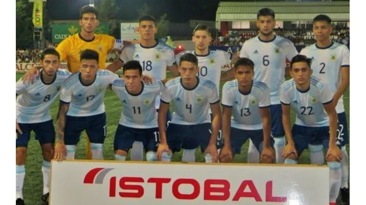 Solari con la camiseta 22, Enzo Fernández con la 17.