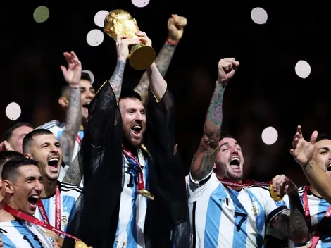 Tientan a Messi con un millón de dólares por la capa de Qatar