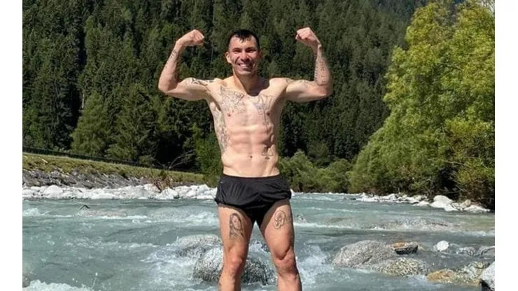 Medel ahora pasó a ser el Profe Gary