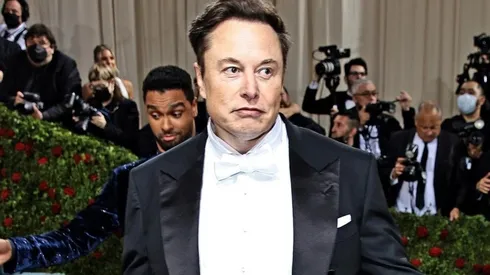 Elon Musk con cara de impacto.