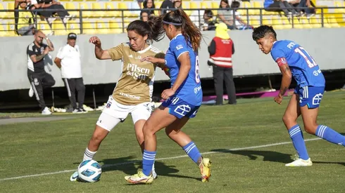 Las azules quedaron con dos jugadores menos ante Colo Colo.