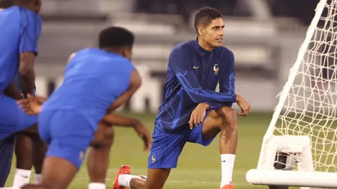 Raphael Varane estuvo disponible en la última práctica de la selección de Francia.