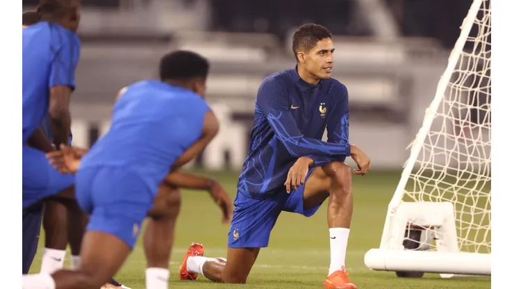 Raphael Varane estuvo disponible en la última práctica de la selección de Francia.