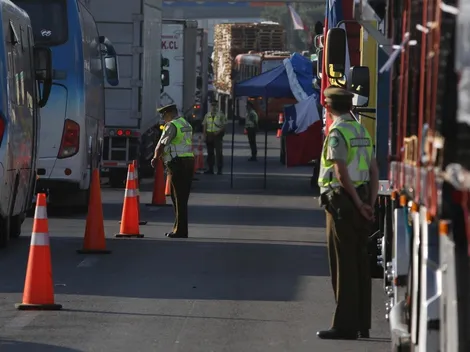 Ocho carabineros son desvinculados por escoltar a camioneros en paro