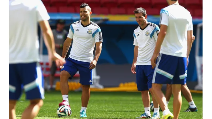 Messi y Agüero compartieron habitación por varios años en la selección argentina.
