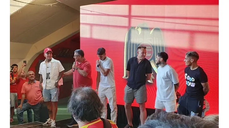 Los refuerzos de Unión Española fueron presentados en el estadio Santa Laura.