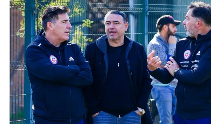 Francis Cagigao conversa con Eduardo Berizzo en el complejo de Quilín.