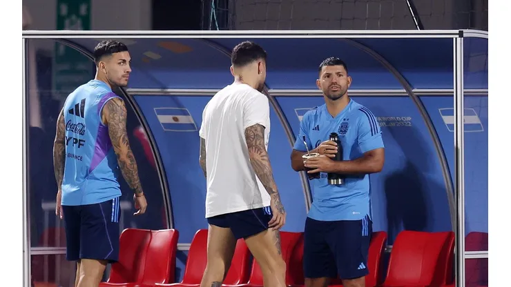 Kun sorprende con visita al entrenamiento de Argentina