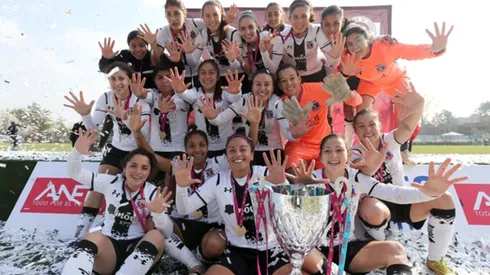 Las albas celebraron su décimo título tras vencer a la U el 2015