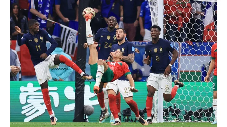 Jawad El Yamiq casi anota un golazo de chilena a Francia.