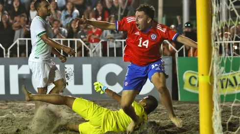 Pese a la zambullida del portero boliviano, Chile celebró un gol más en la noche iquiqueña