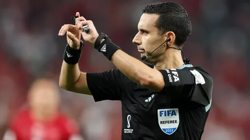 El referee completa su cuarto partido en la actual cita planetaria.