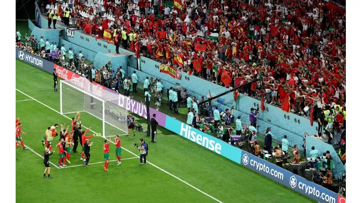 La hinchada de Marruecos alienta a su equipo con mucha pasión