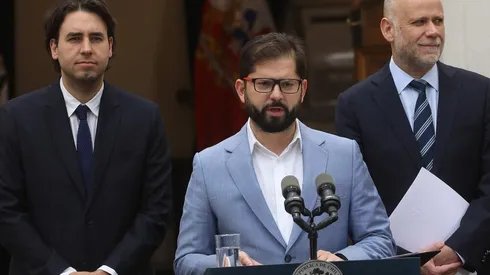 El Presidente Gabriel Boric realiza un punto de prensa con el presidente de la Cámara de Diputados, Vlado Mirosevic, y el presidente del Senado, Álvaro Elizalde, tras el acuerdo Constitucional.