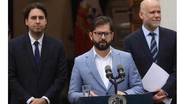 El Presidente Gabriel Boric realiza un punto de prensa con el presidente de la Cámara de Diputados, Vlado Mirosevic, y el presidente del Senado, Álvaro Elizalde, tras el acuerdo Constitucional.