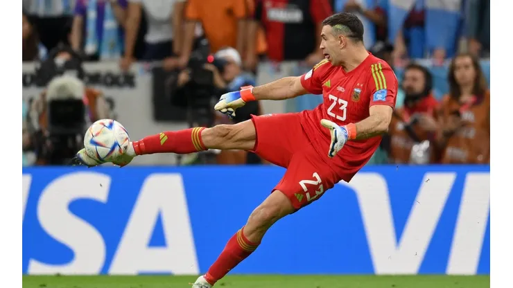 Emiliano Martínez fue campeón de Copa América con Argentina.