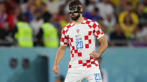 Josko Gvardiol atrae las miradas en Qatar 2022 con una particular máscara.
