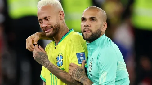 Dani Alves levantó a Neymar con una potente carta en redes sociales
