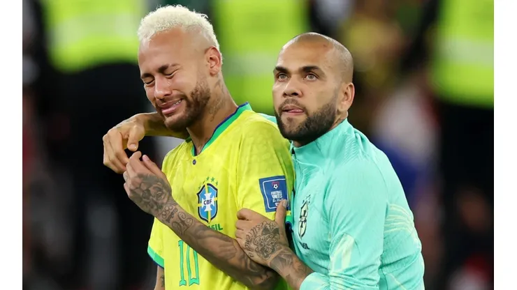 Dani Alves levantó a Neymar con una potente carta en redes sociales