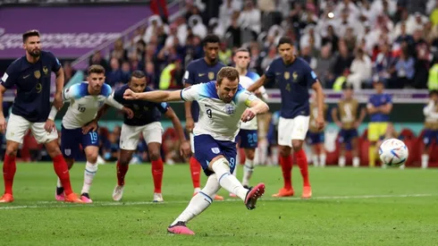 Harry Kane la manda a las nubes