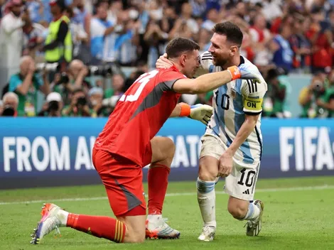 Messi y el Dibu se unen para destrozar al árbitro tras el gran festejo