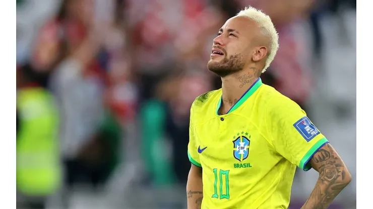 Neymar no pudo aguantar su llanto tras la eliminación de Brasil.