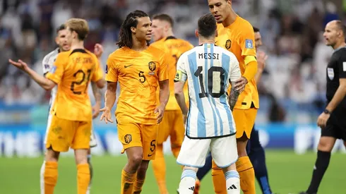 Lionel Messi terminó con los ánimos muy caldeados: enemistado con Van Gaal y con Wout Weghorst, el del doblete neerlandés.