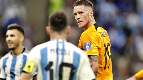 Weghorst afirmó que solo quería darle la mano de Messi.