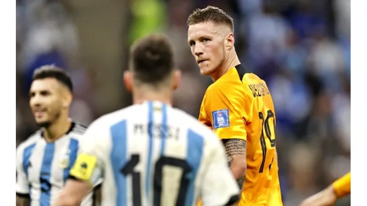 Weghorst afirmó que solo quería darle la mano de Messi.