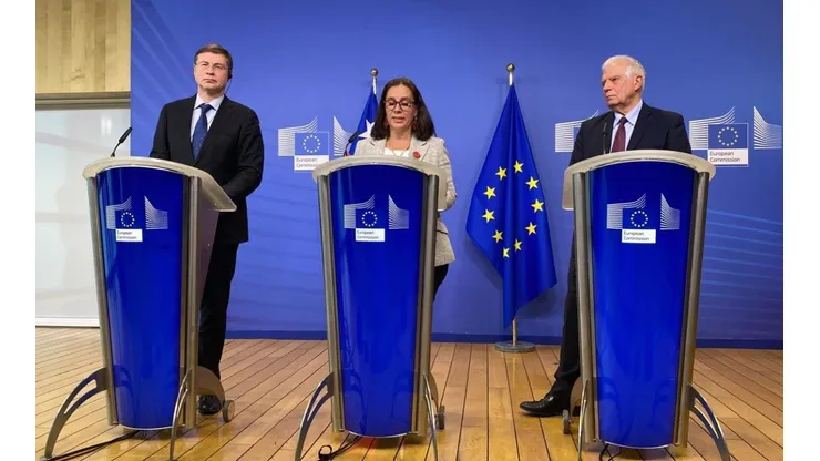 Canciller Urrejola junto a autoridades de la Unión Europea