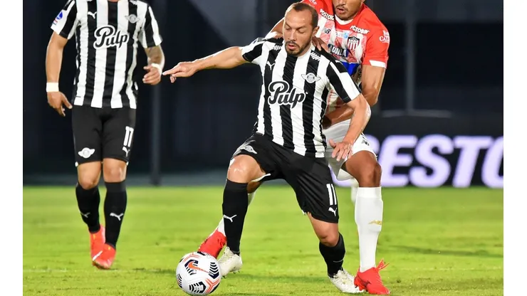 Marcelo Díaz terminó positivamente su paso por el fútbol paraguayo, pero todavía no encuentra club