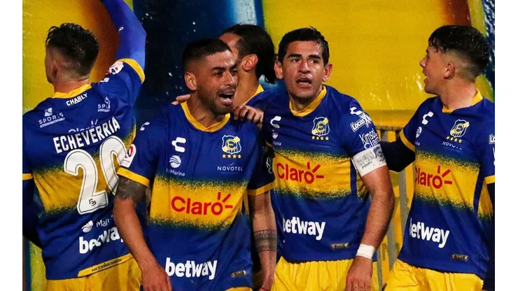 Everton presentó su nueva camiseta 2023.