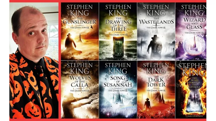 Mike Flanagan y los libros de la saga The Dark Tower, de Stephen King.