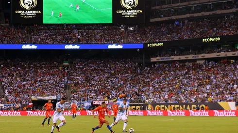 Chile y Argentina jugando la Copa América 2016