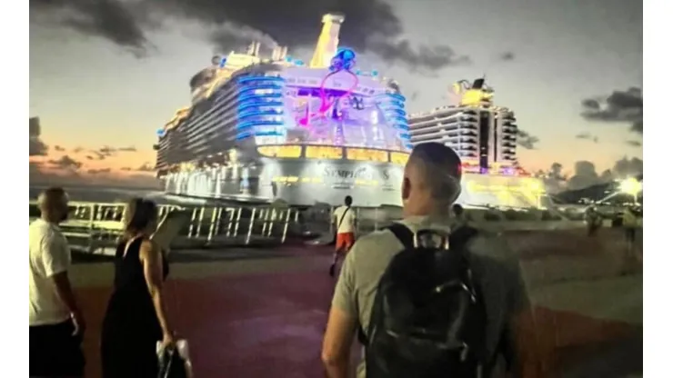 Jaime García se sube al crucero para disfrutar sus vacaciones.