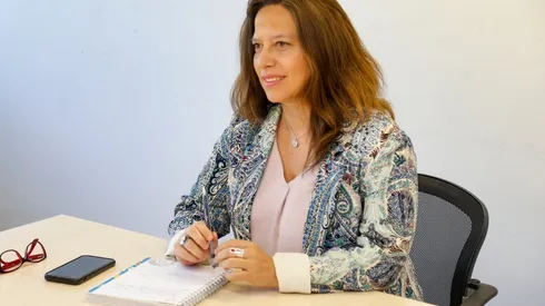 La ministra Alexandra Benado en la Asamblea del Consude