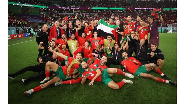 Marruecos festeja con una bandera de Palestina en el Mundial de Qatar 2022