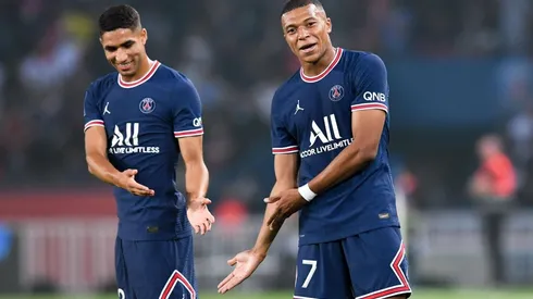 Achraf Hakimi y Kylian Mbappé militan en el París Saint Germain