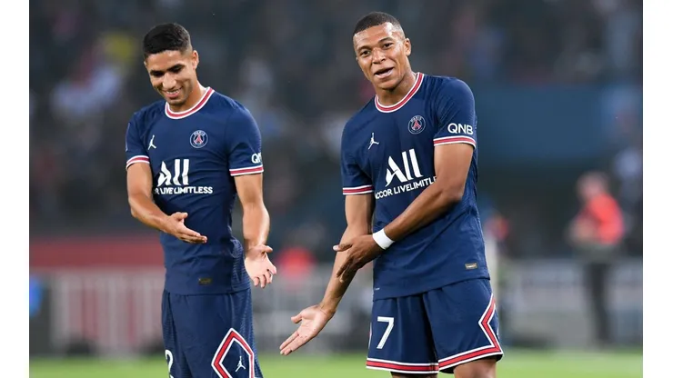Achraf Hakimi y Kylian Mbappé militan en el París Saint Germain