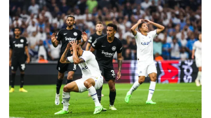 Luis Suárez se perdió un gol increíble ante el Eintracht Frankfurt y así reaccionó.