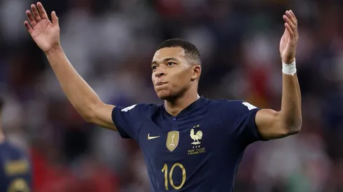 Mbappé anotó dos a Polonia y alcanzó los 9 goles en Mundiales.