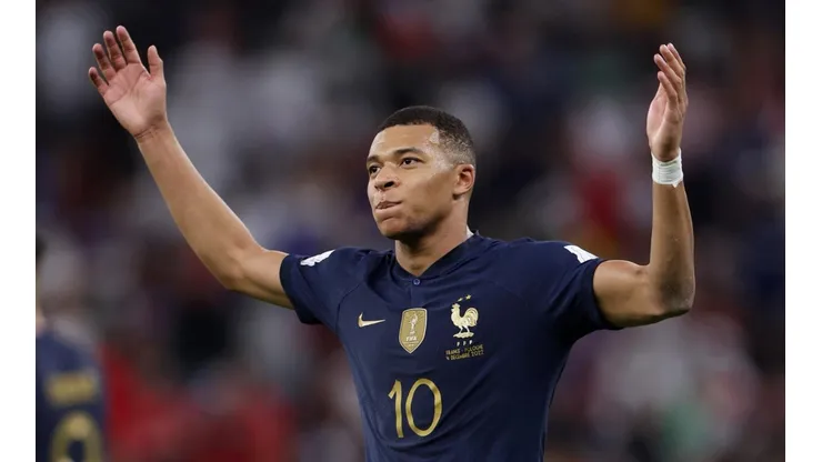 Mbappé anotó dos a Polonia y alcanzó los 9 goles en Mundiales.