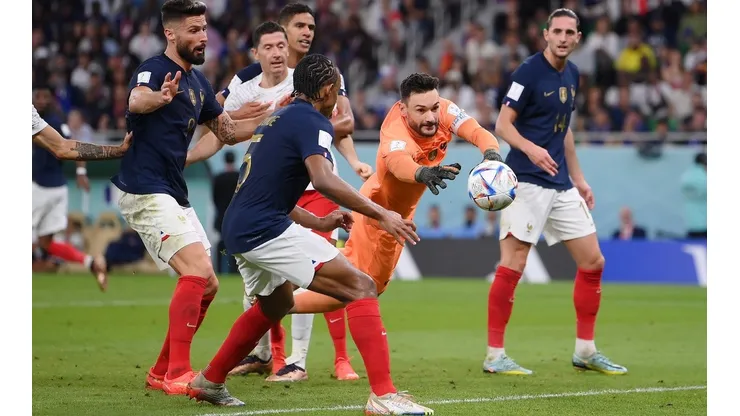 Hugo Lloris tuvo una intervención espectacular en el duelo que Francia le gana por 1-0 a Polonia en los octavos de final de Qatar 2022.