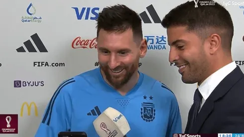 ¡Qué carita, Lio! A Messi le mostraron cómo festejó en el estadio su familia el gol del 1-0 parcial de Argentina contra Australia.