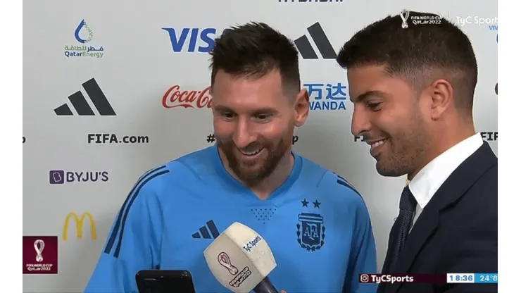 ¡Qué carita, Lio! A Messi le mostraron cómo festejó en el estadio su familia el gol del 1-0 parcial de Argentina contra Australia.