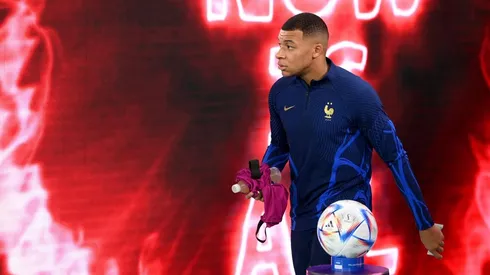 Mbappé se niega a hablar tras ser elegido como figura del partido para no hacerle publicidad a cerveza.