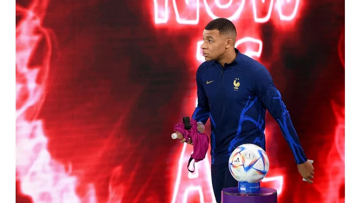 Mbappé se niega a hablar tras ser elegido como figura del partido para no hacerle publicidad a cerveza.